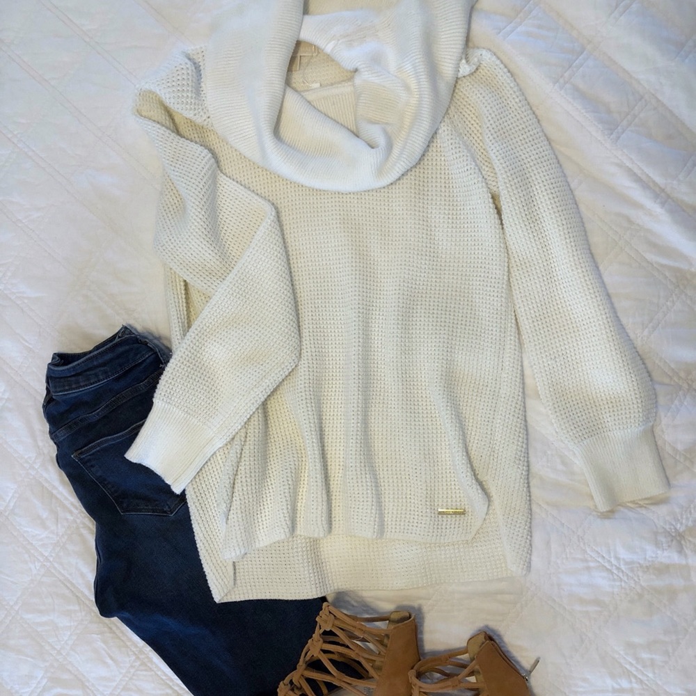 Michael Kors Sweater Size L. Never worn.